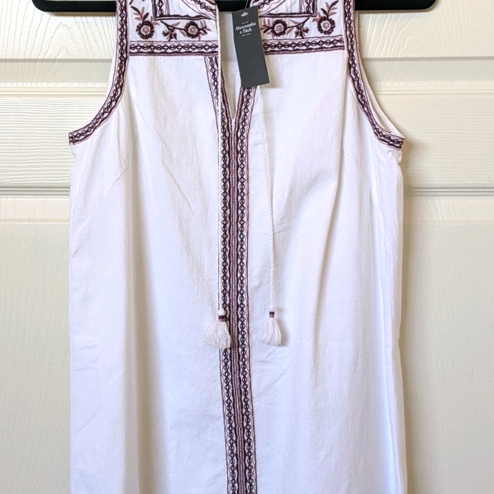 Abercrombie and Fitch Women's
Embroidered Dress